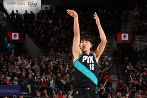 媒体人:现在连投篮也不再是杨瀚森的卖点 形势相当严峻