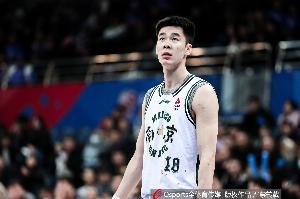 直播吧:同曦给郭昊文开出3年&年薪600万顶薪续约合同 回国后签署