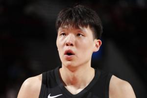 瘦了也快了!杨瀚森半场15分钟2分5板2助 换手炸扣惊艳!